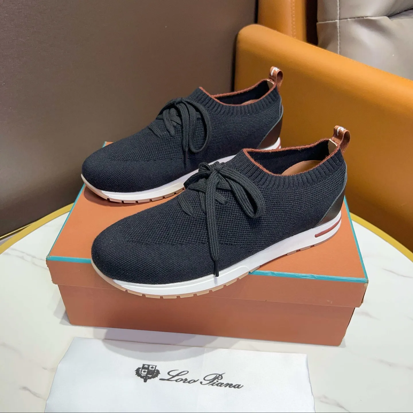 Factory price: 400💰 (loro men's shoes💰iana) New moccasin shoes official website original 1:1 mold opening, original quality💯fine workmanship, high-end luxury☘The upper is made of original waterproof treated breathable fly-woven suede🌴luxury🐂leather lining🍓rubber wear-resistant and non-slip outsole, size 38-44 (size 45 can be customized)